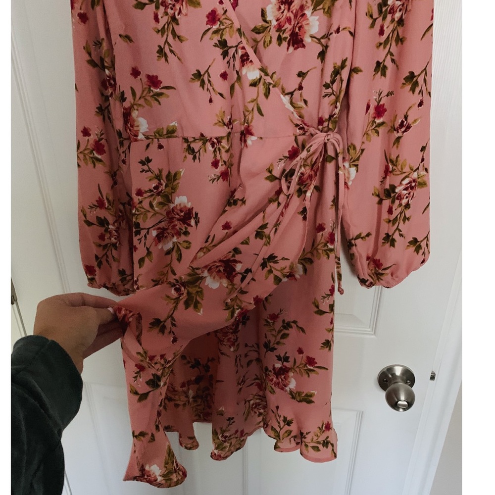 SOLD NWOT Pink floral wrap around tie dress - Picture 6 of 8